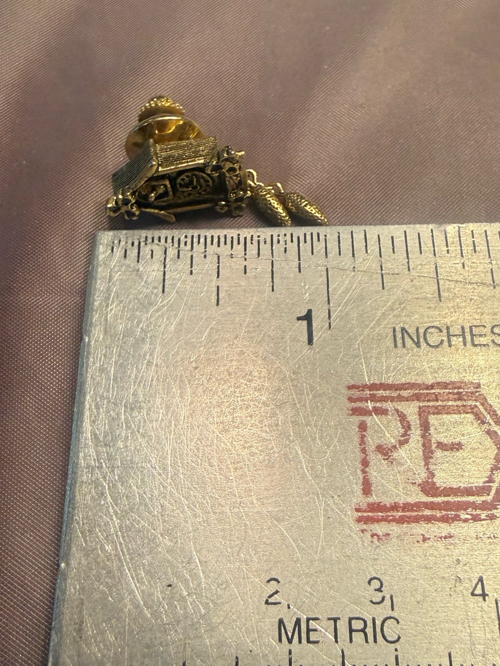 Vintage 1981 Avon Gold Tone Cuckoo Clock Lapel Pin Brooch - Picture 2 of 6